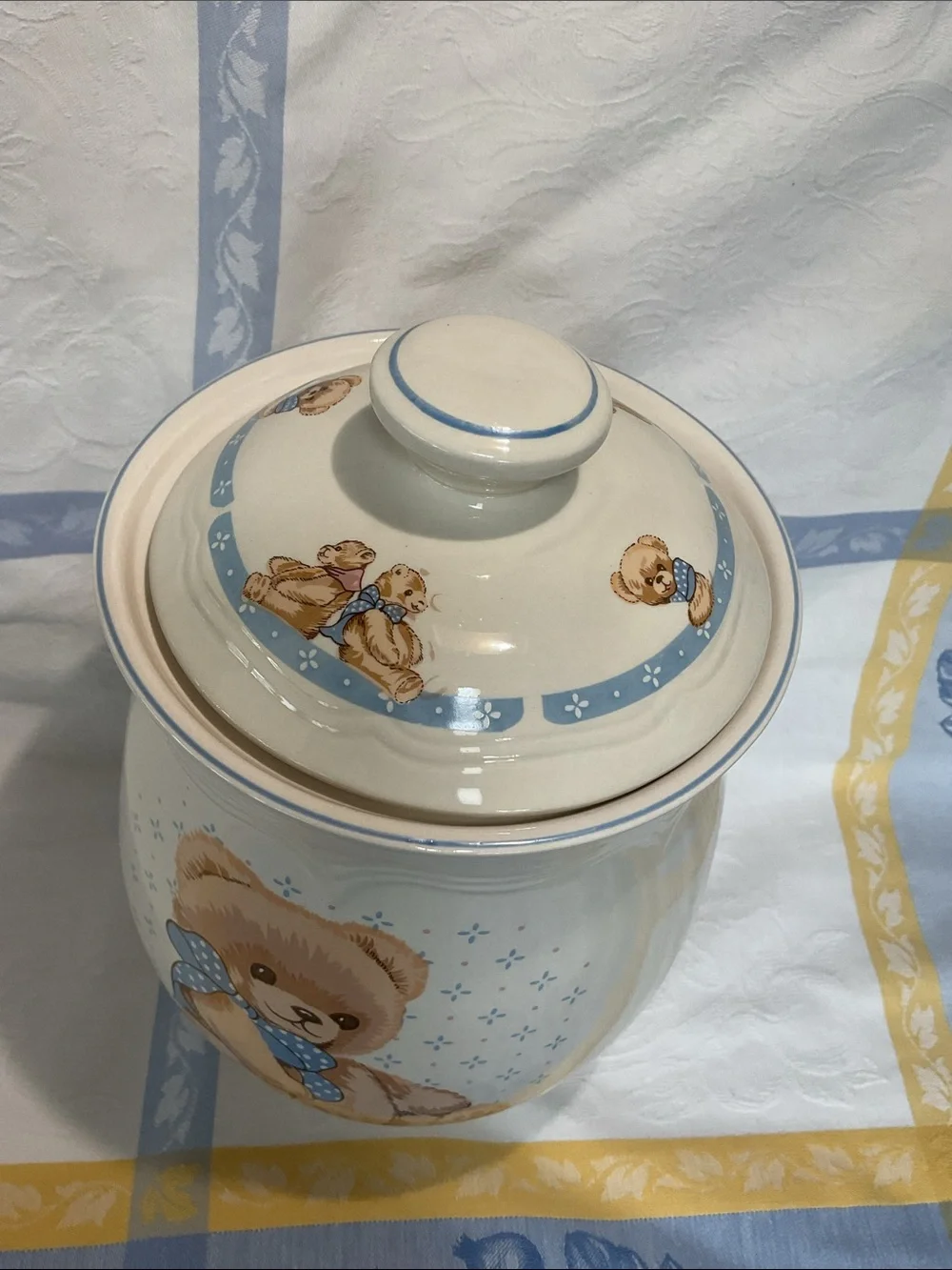 Country Bear 1980’s medium canister. Vintage
